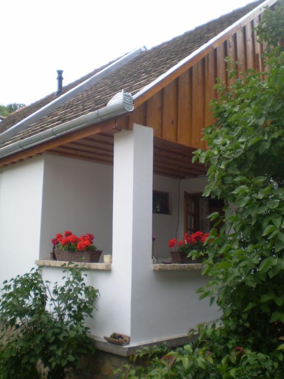 Tulipános Vendégház Obanya Exterior foto